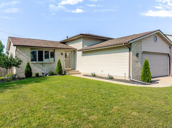 7832 Murrelet St, Hobart, IN 46342