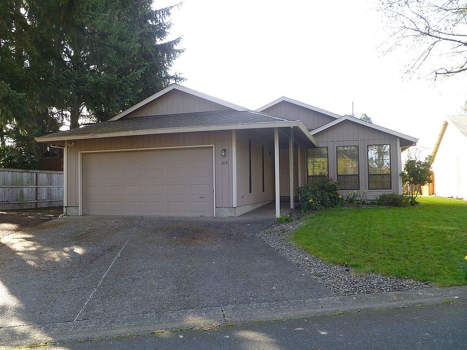 619 SW Tanglewood Circle