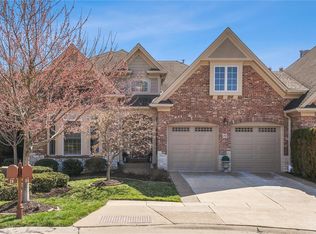 34 Old Belle Monte Rd, Chesterfield, MO 63017