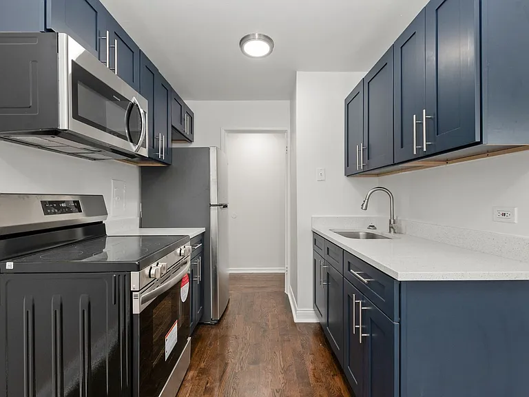 8039 S King Dr — Photo 11