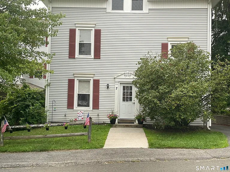 7 Terrace Pl #B — Photo 3