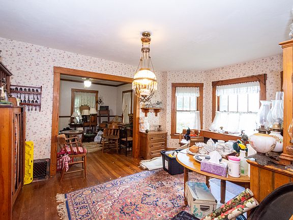 4th image of 580 Parkway Ave