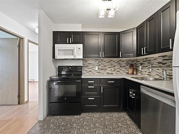 3rd image of 120 Plaza Dr