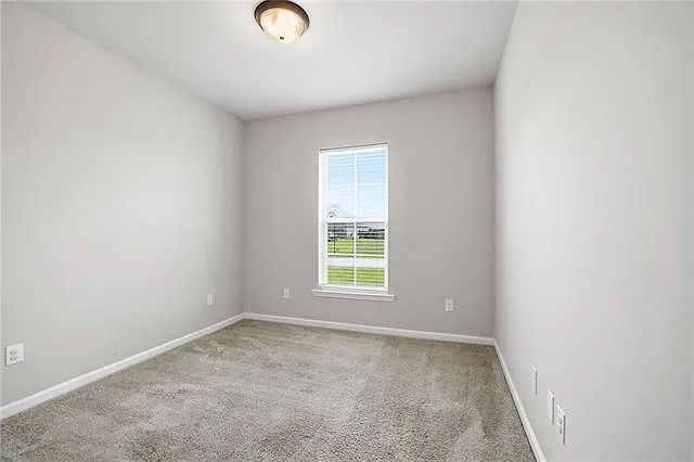 11056 Regency Ave — Photo 16