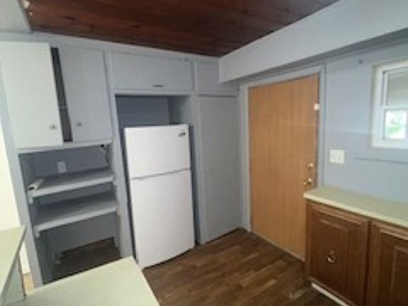 4th image of 106 W Maryland St