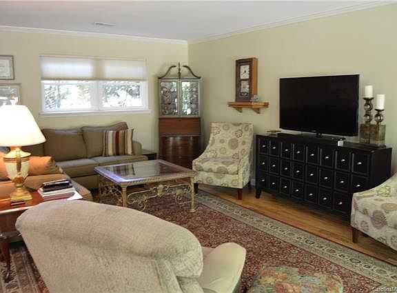 3rd image of 129 Blueberry Ln