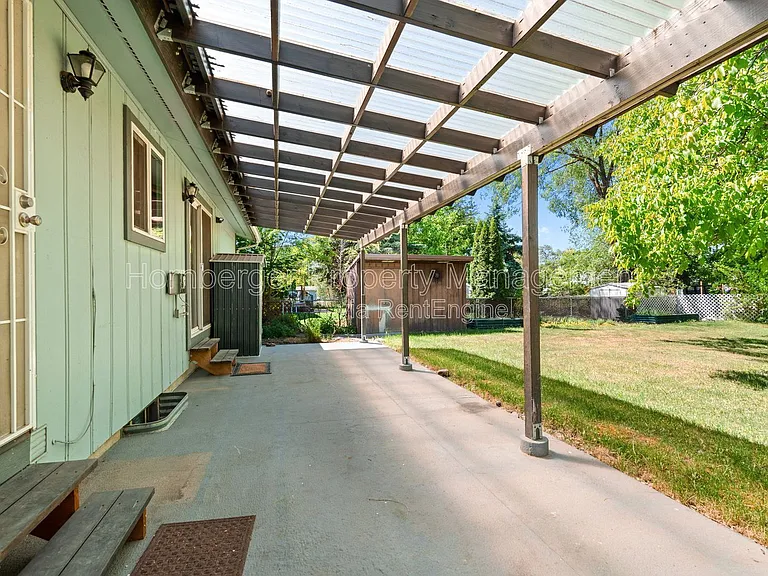 1703 N Walnut Rd — Photo 24