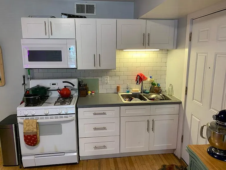 1328 W Barry Ave #1 — Photo 4
