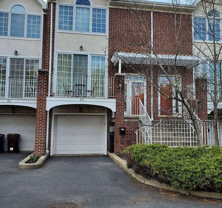 1st image of 821 Bayard Ave