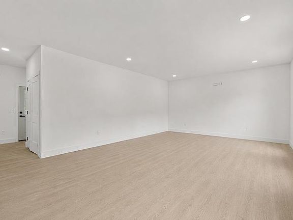 5th image of 4381 Ebell Rd