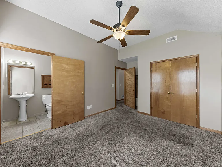 948 N Pine St — Photo 12