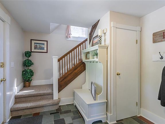 5th image of 46 Baker Dr