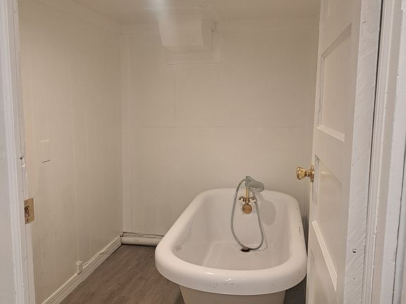 4th image of 207 Eastern Blvd APT B