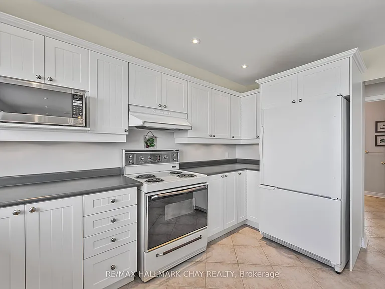 2653 Leonard St — Photo 18