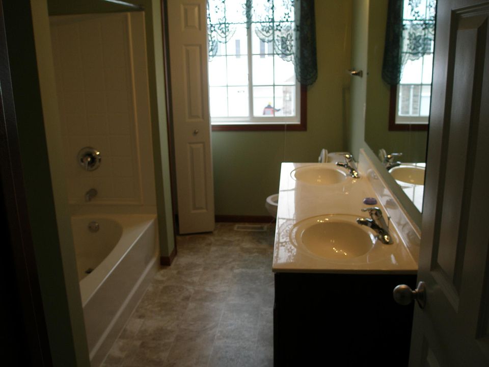 2nd image of 751 Willow Glen Dr