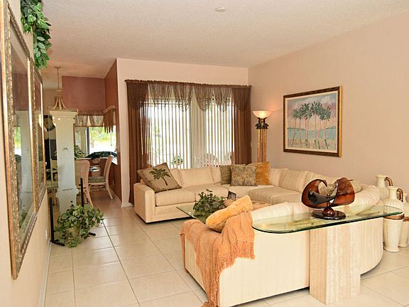 4th image of 348 NW Emilia Way