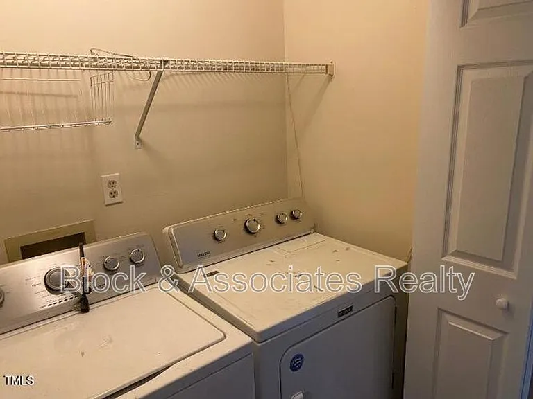 553 Darby Glen Ln — Photo 7
