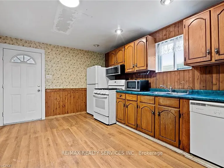 5292 Bridge St — Photo 8
