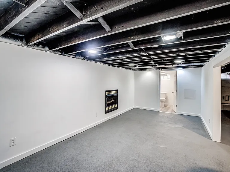 217 Grand Blvd — Photo 26