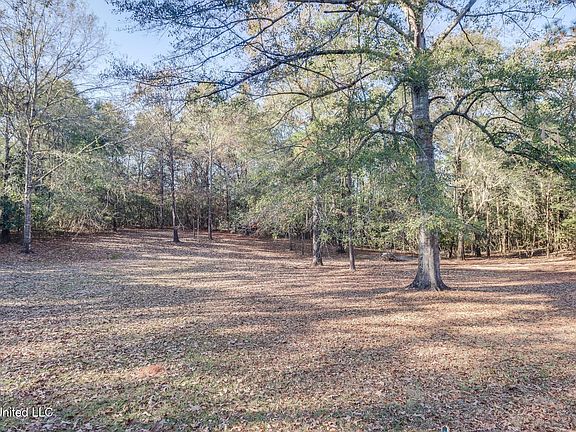 4th image of 1742 Woodland Dr