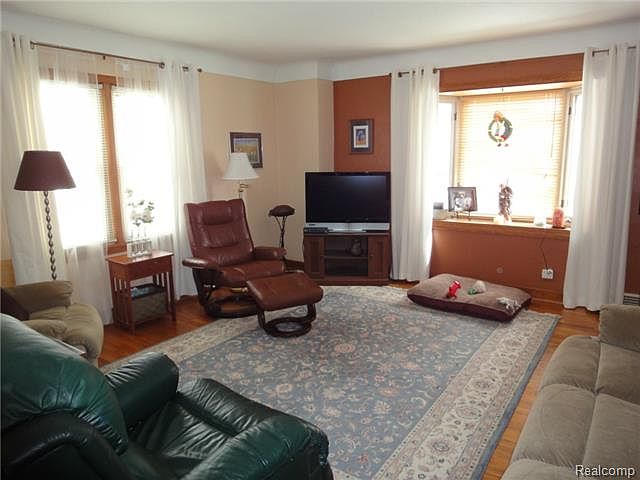 1st image of 54 Bedell St