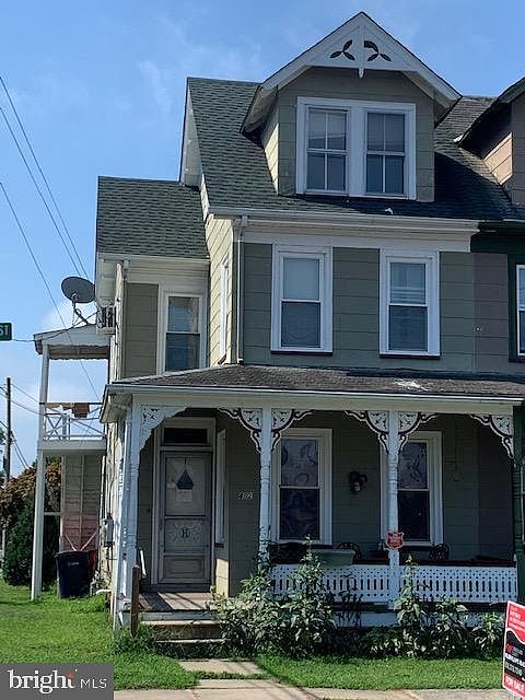 2nd image of 402 Vine St