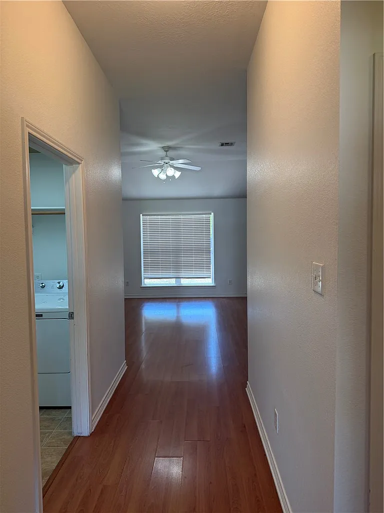 3 bed, 1214 sqft, $1,750 — Photo 2