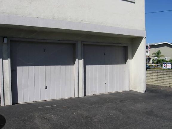 4th image of 2024 Fullerton Ave #A