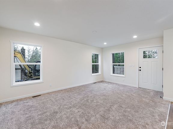4th image of 321 E Parkway Boulevard