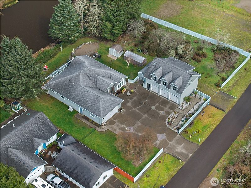 2nd image of 655 Skamokawa Court SE