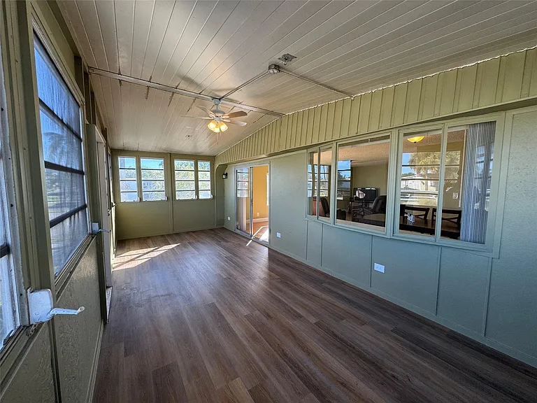 3028 Lakeshore Dr — Photo 36