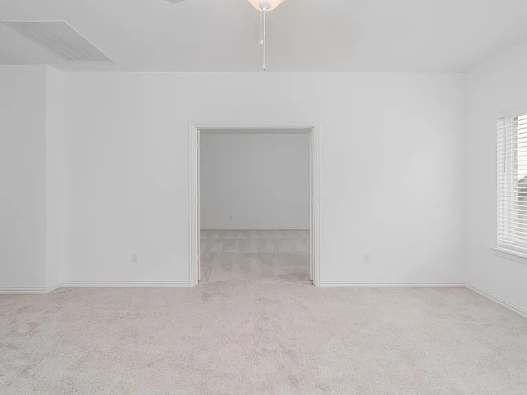 908 Utica Dr — Photo 29