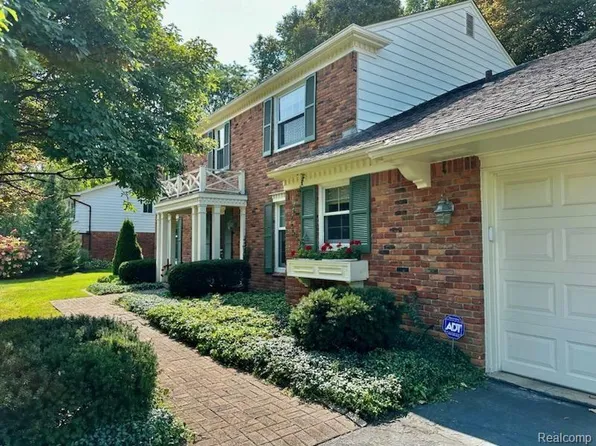 1984 Park Ridge Dr, Bloomfield Hills, MI 48304