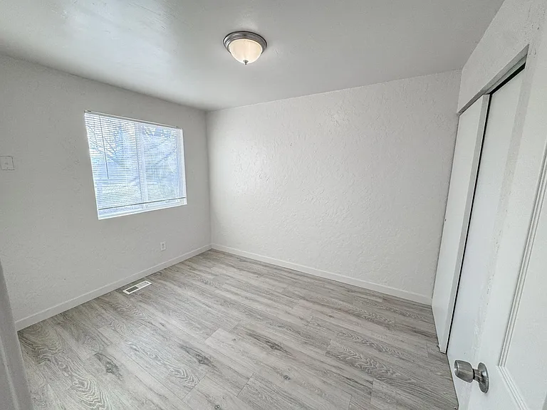 3007 S 3200 W — Photo 9