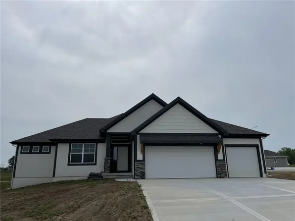 9332 N Poplar Ave, Kansas City, MO 64156