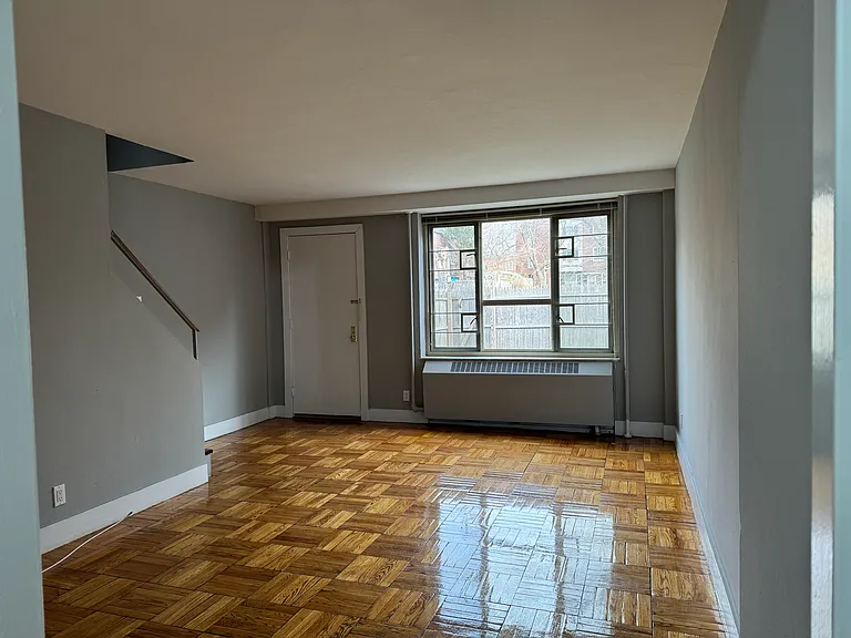 186th Ln — Photo 4