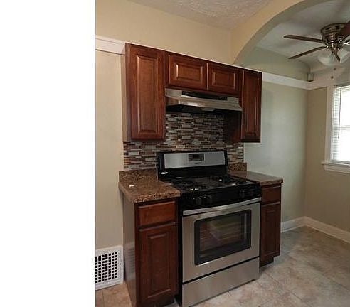 5th image of 13722 North Dr
