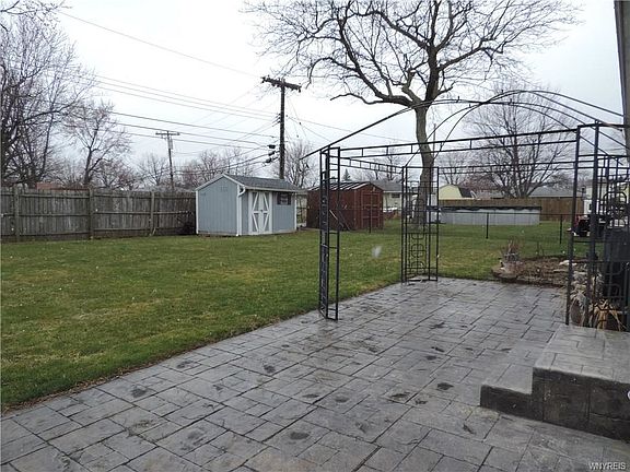 4th image of 85 Marian Dr