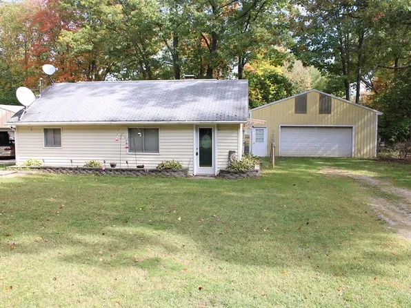 651 Pine St, Harrison, MI 48625
