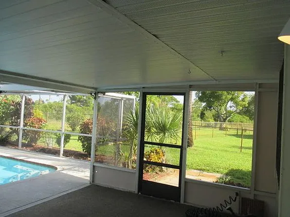 1374 SE Buckingham Ter, Port Saint Lucie, FL 34952