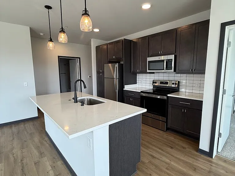 Homestead Luxury Apartments — Photo 42