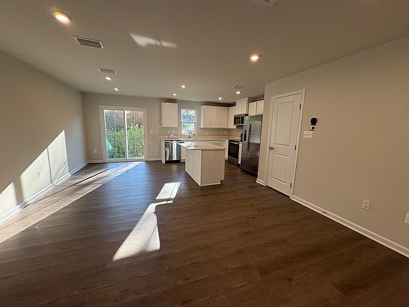 3rd image of 629 Laurelwood Cir
