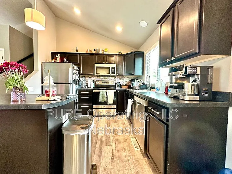 7605 N 92nd Ave — Photo 11