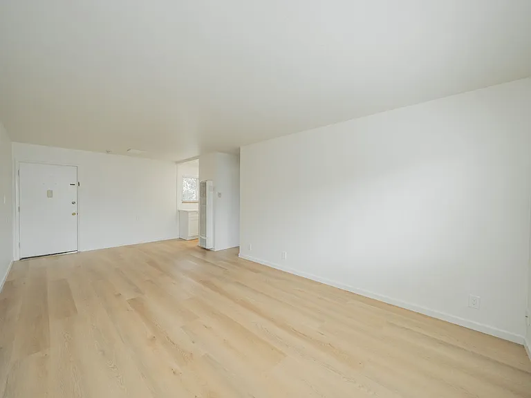 1640 5th Avenue — Photo 3