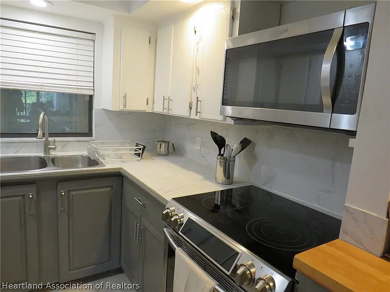 121 Country Club Dr #302 — Photo 20
