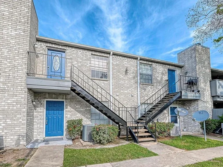 9700 Leawood Blvd #212 — Photo 3