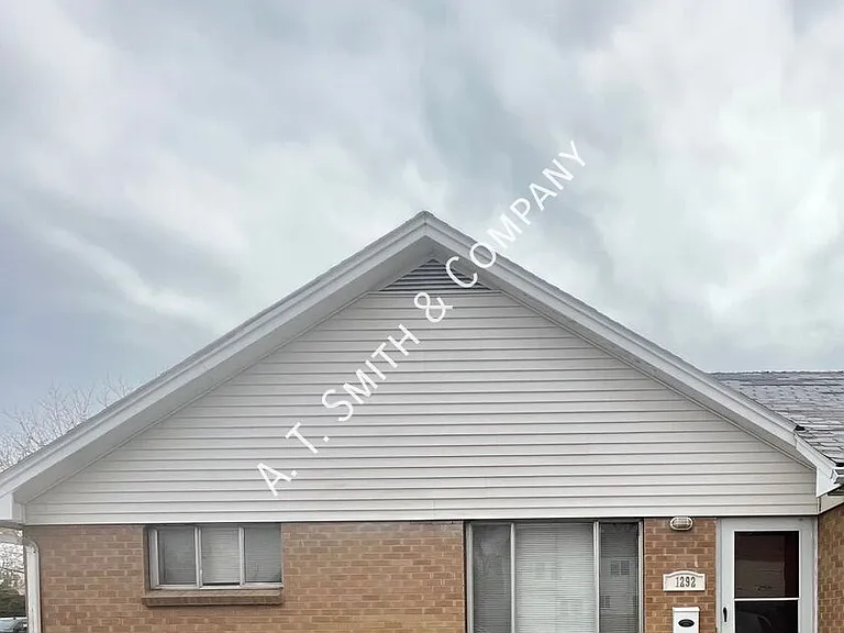 1292 Benton St — Photo 4