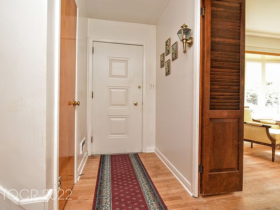 2nd image of 160 Linden Ave