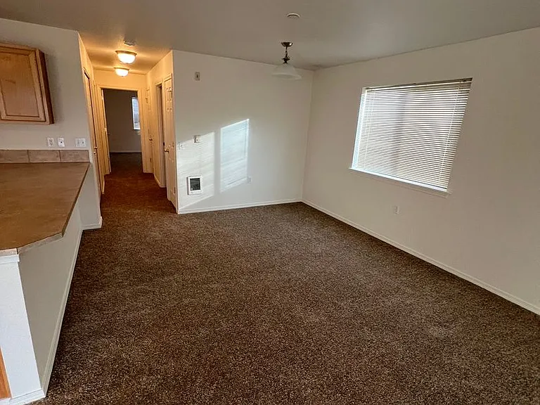 Ellendale Manor Apartments — Photo 5
