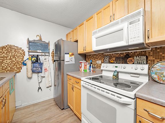 5th image of 2740 N Pine Grove Ave APT 12G